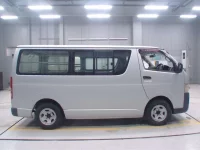 Toyota HIACE VAN лот № 30026 оценка R  с аукциона в Японии 2