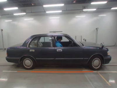 Toyota CROWN  с аукциона в Японии