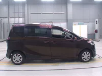 Toyota SIENTA лот № 30030 оценка 4  с аукциона в Японии 2