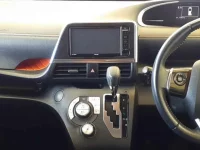 Toyota SIENTA лот № 30030 оценка 4  с аукциона в Японии 8