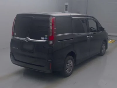 Toyota ESQUIRE  с аукциона в Японии