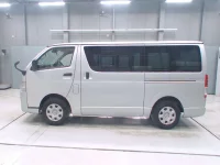 Toyota HIACE VAN лот № 30033 оценка 3.5  с аукциона в Японии 3