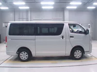 Toyota HIACE VAN лот № 30033 оценка 3.5  с аукциона в Японии 2