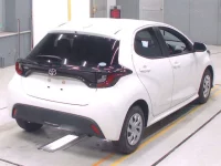 Toyota YARIS лот № 30046 оценка 4.5  с аукциона в Японии 1