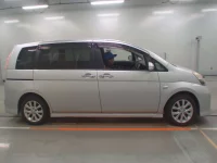 Toyota ISIS лот № 10243 оценка 3.5  с аукциона в Японии 2