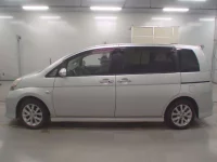 Toyota ISIS лот № 10243 оценка 3.5  с аукциона в Японии 3