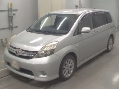 Toyota ISIS  с аукциона в Японии