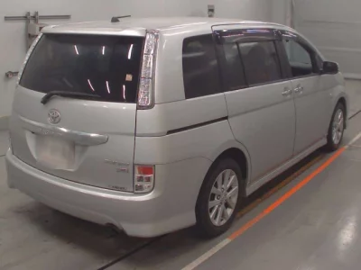 Toyota ISIS  с аукциона в Японии