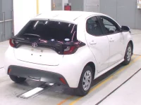 Toyota YARIS лот № 30049 оценка 4.5  с аукциона в Японии 1