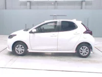 Toyota YARIS лот № 30049 оценка 4.5  с аукциона в Японии 3