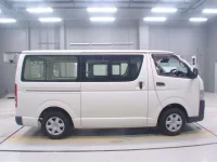 Toyota HIACE VAN лот № 30055 оценка 4  с аукциона в Японии 2