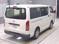 Toyota HIACE VAN лот № 30056 оценка 4  с аукциона в Японии 1