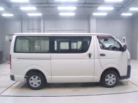 Toyota HIACE VAN лот № 30056 оценка 4  с аукциона в Японии 2