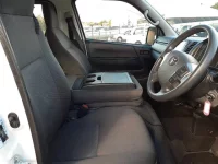 Toyota HIACE VAN лот № 30056 оценка 4  с аукциона в Японии 7