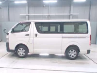 Toyota HIACE VAN лот № 30056 оценка 4  с аукциона в Японии 3