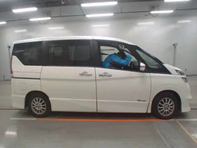 Nissan SERENA  с аукциона в Японии