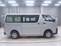 Toyota HIACE VAN лот № 30057 оценка 4.5  с аукциона в Японии 2