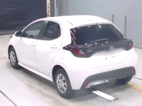 Toyota YARIS лот № 30064 оценка 4.5  с аукциона в Японии 5