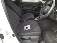 Toyota YARIS лот № 30064 оценка 4.5  с аукциона в Японии 7