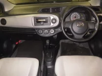 Toyota VITZ лот № 5004 оценка 3.5  с аукциона в Японии 2