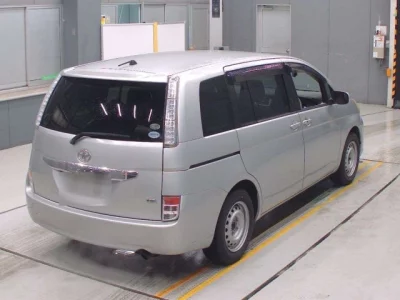 Toyota ISIS  с аукциона в Японии