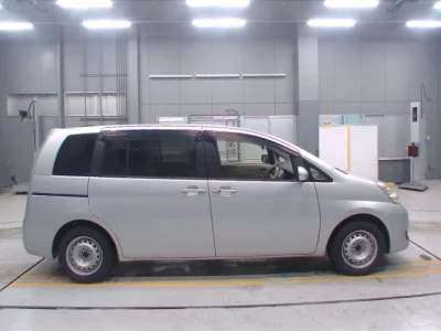 Toyota ISIS  с аукциона в Японии