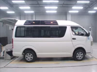 Toyota HIACE VAN лот № 30067 оценка 3.5  с аукциона в Японии 2