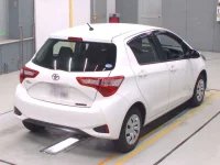 Toyota VITZ лот № 30073 оценка 4.5  с аукциона в Японии 1