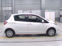 Toyota VITZ лот № 30073 оценка 4.5  с аукциона в Японии 2