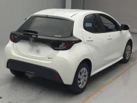 Toyota YARIS лот № 2177 оценка 4  с аукциона в Японии 1