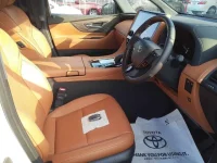 Toyota VELLFIRE лот № 30081 оценка 6  с аукциона в Японии 7