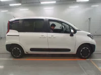 Toyota SIENTA лот № 30007 оценка 5  с аукциона в Японии 2