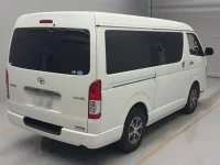 Toyota HIACE VAN лот № 62111 оценка 4  с аукциона в Японии 1