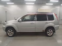 Nissan X-TRAIL лот № 10319 оценка 3  с аукциона в Японии 3