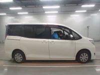 Toyota NOAH лот № 30015 оценка 3.5  с аукциона в Японии 2