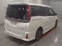 Toyota NOAH лот № 30016 оценка R  с аукциона в Японии 1