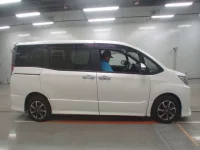 Toyota NOAH лот № 30016 оценка R  с аукциона в Японии 2