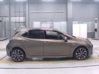 Toyota COROLLA SPORT лот № 30096 оценка 4  с аукциона в Японии 2