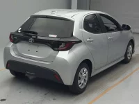 Toyota YARIS лот № 2203 оценка 4  с аукциона в Японии 1