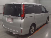 Toyota NOAH лот № 30026 оценка R  с аукциона в Японии 1