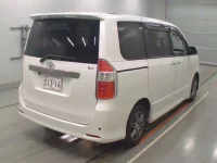 Toyota NOAH лот № 30029 оценка 3.5  с аукциона в Японии 1