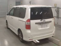 Toyota NOAH лот № 30029 оценка 3.5  с аукциона в Японии 5