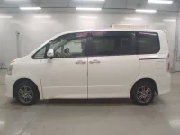 Toyota NOAH лот № 30029 оценка 3.5  с аукциона в Японии 3
