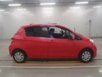Toyota VITZ лот № 30028 оценка 3.5  с аукциона в Японии 2