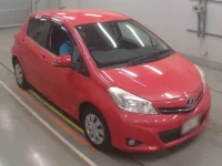 Toyota VITZ лот № 30028 оценка 3.5  с аукциона в Японии 4
