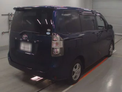 Toyota VOXY  с аукциона в Японии