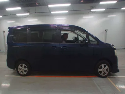 Toyota VOXY  с аукциона в Японии