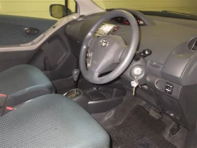 Toyota VITZ  с аукциона в Японии