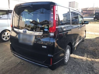 Toyota NOAH  с аукциона в Японии