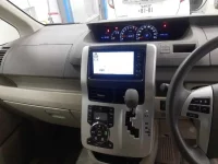 Toyota NOAH лот № 30042 оценка 4  с аукциона в Японии 8